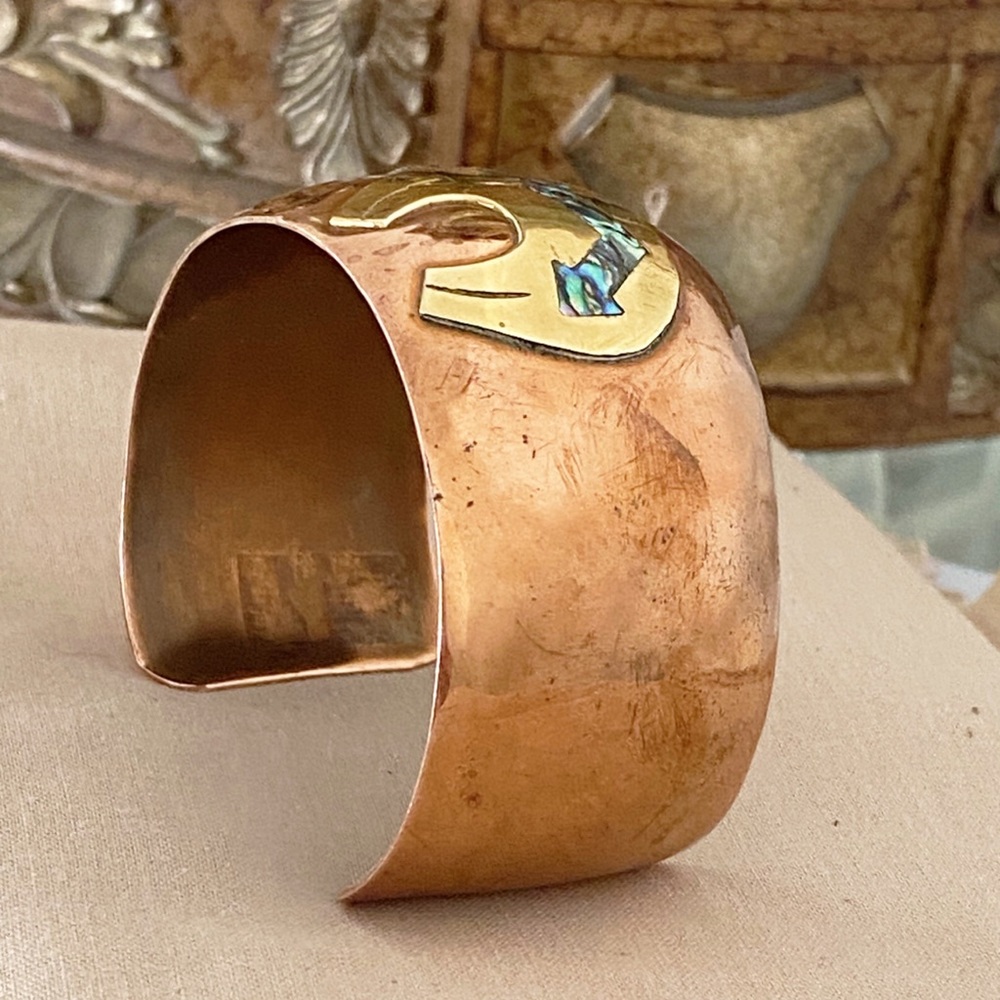 Vintage Copper & Brass Abalone Shell Inlay Native Bear Cuff Bracelet - Picture 6 of 13